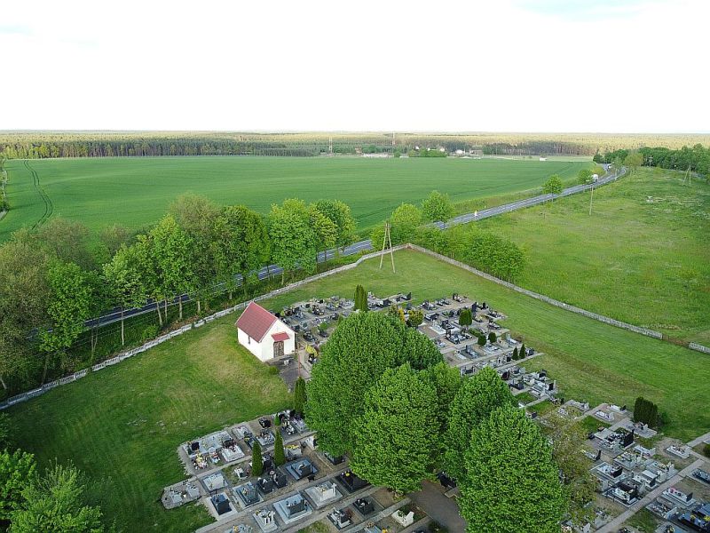 Plik:Dron-cmentarz-sl3rg.jpg