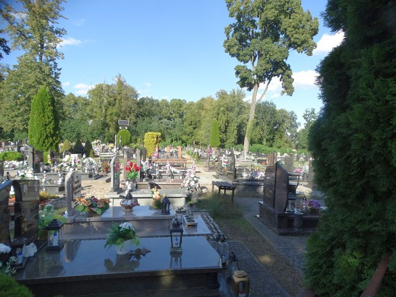 Plik:Cmentarzkomunalny-jastrowi8rg.jpg