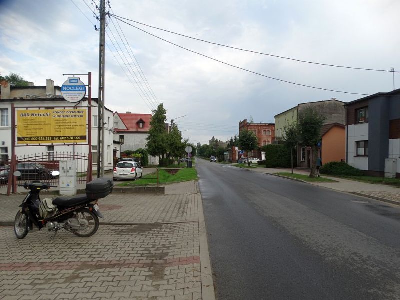 Plik:Miasteczko-kraj2rg.jpg