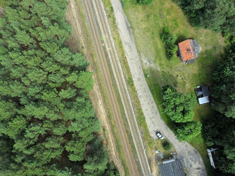Plik:Kolej-stobno-dron2rg.jpg