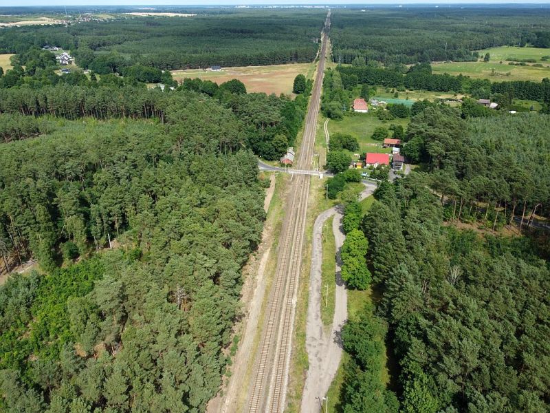 Plik:Kolej-stobno-dron1rg.jpg
