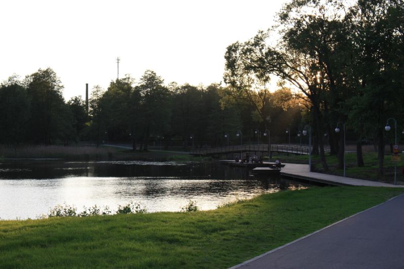 Plik:Jezioro-zlotowskie-1rg.jpg