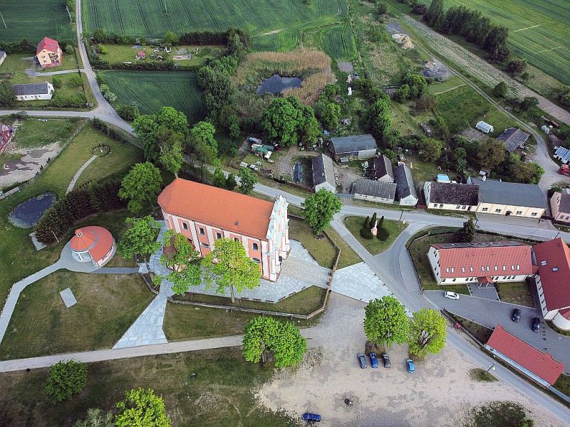 Plik:Dron-skrzatusz-4rg.jpg