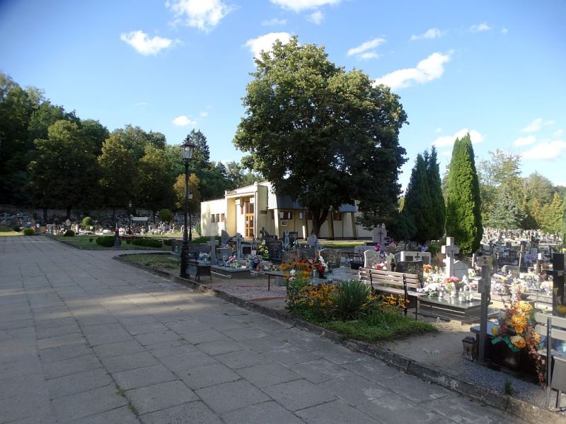 Plik:Cmentarzkomunalny-jastrowi5rg.jpg